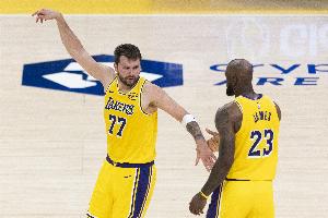湖人vs詹姆斯直播_NBA高清免费观看_湖人vs詹姆斯比赛回放视频集锦