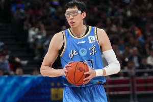 周琦vs杨鸣直播_CBA高清免费观看_周琦vs杨鸣比赛回放视频集锦